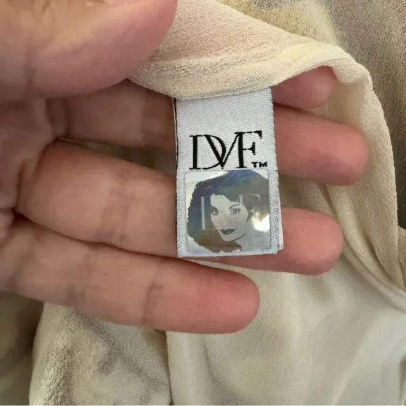 Diane von Furstenberg Beaded Cropped Silk Dinner Jacket - Picture 3 of 12